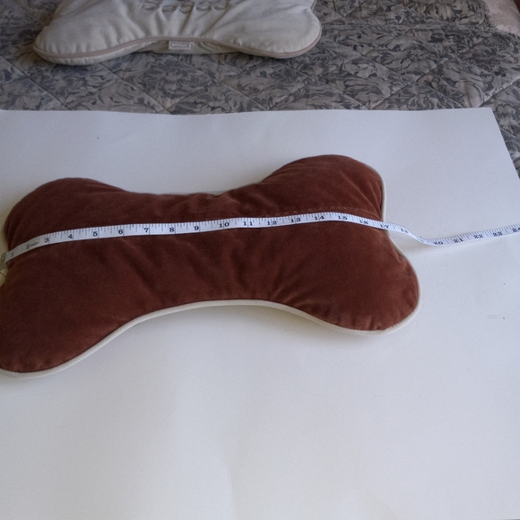 Dog bone shape pillow with name embroidery Tasha 17 x10 brown clean - Picture 3 of 5